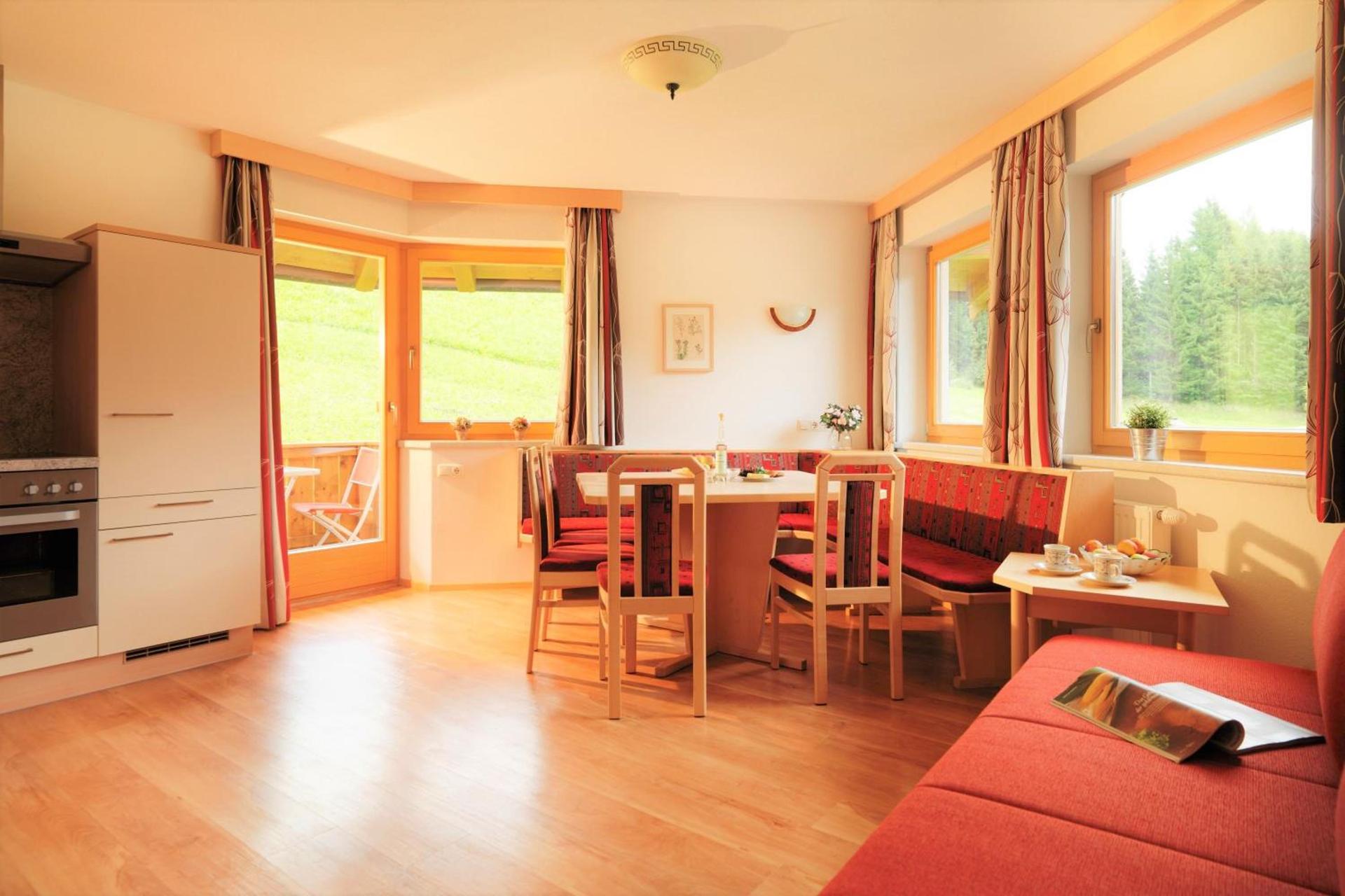Apartment mit 2 Schlafzimmern und Balkon TOP 7